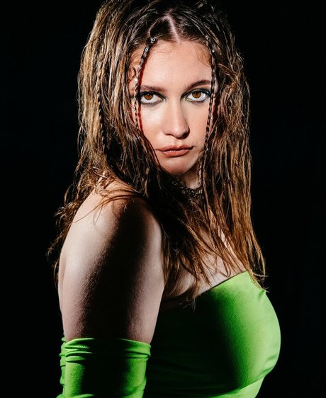 Emma Kenney model pornographic archive