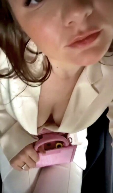 Emma Kenney star adult image