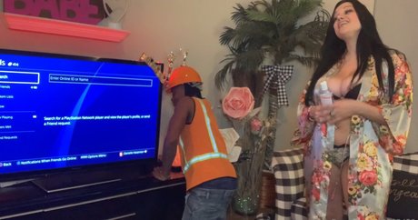 monaazar art model pic