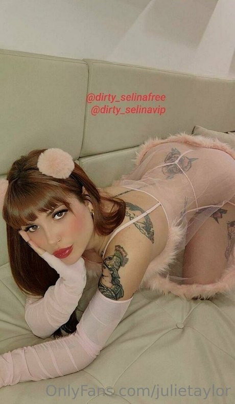 julietaylor model nude photo