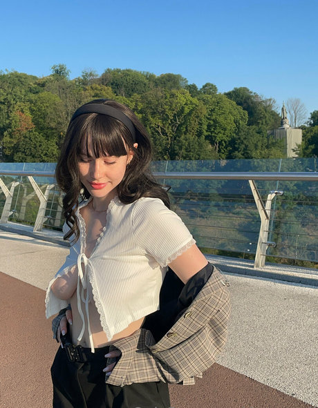 busty mom onlyfans exclusive picture