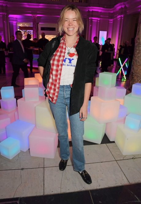 Milly Alcock star hot photos