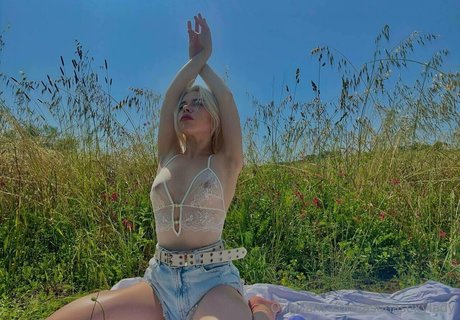 mature squirt onlyfans adult pictures