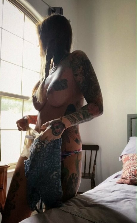 asian top onlyfans beautiful picture