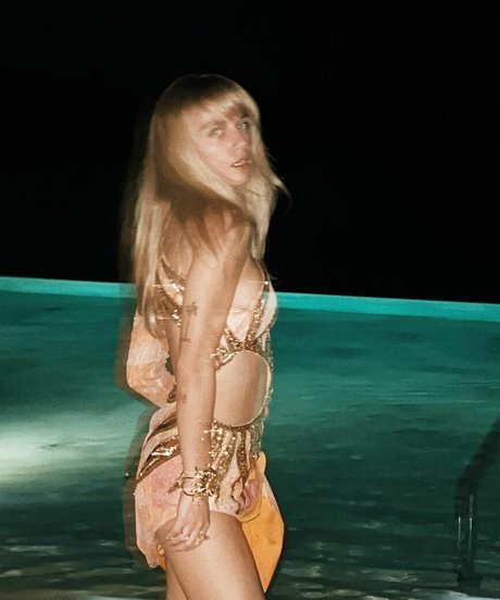 Eda Zamanpur pornstar hd photos