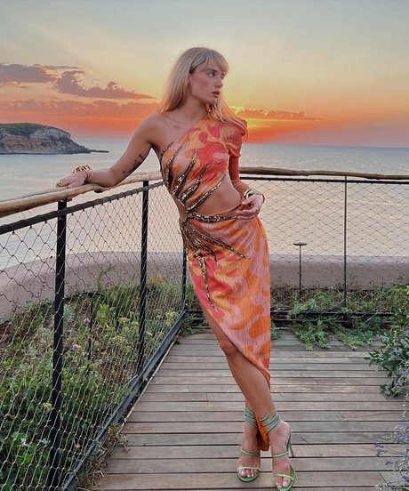 Eda Zamanpur model sexy pic