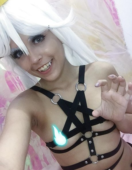 adri ch4n naked model image