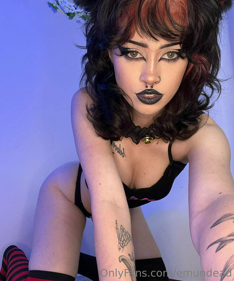 emundead model top photos