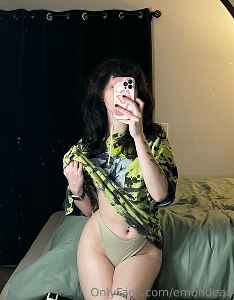 emundead sexy actress pic