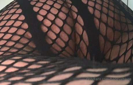 lyrarowell star high quality photo