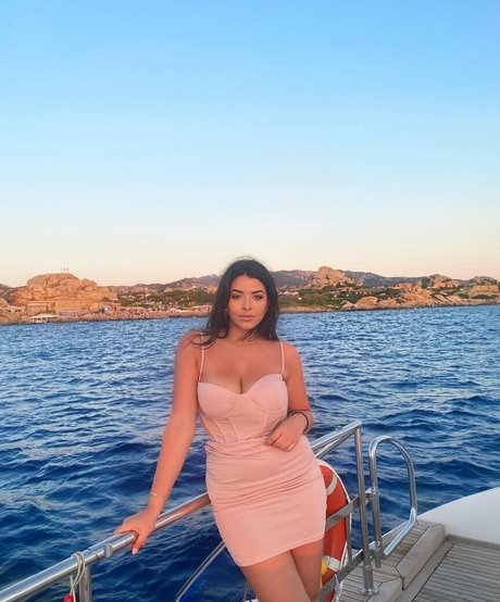 hottest young onlyfans exclusive pic