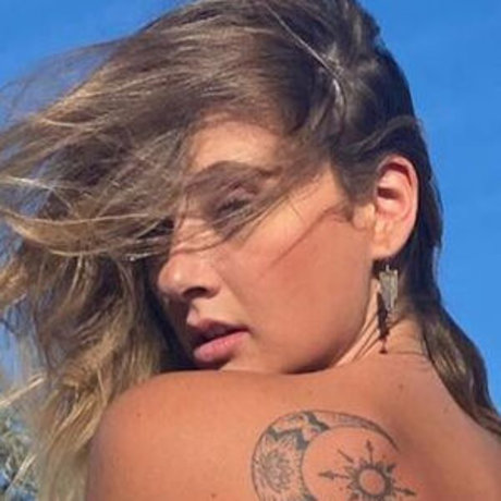 Tyybabyy model hot pic