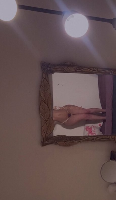 Halola naked star img