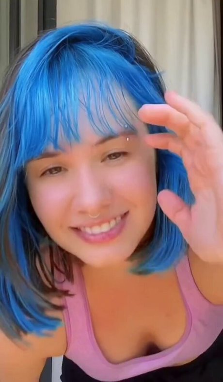 Julia K Barni star best photos