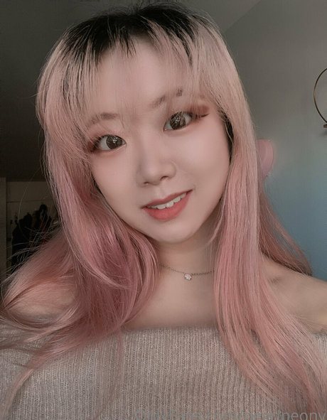 pearlpeony naked model gallery