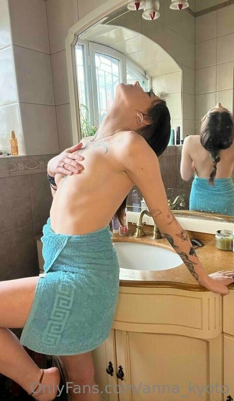 blonde secretary onlyfans beautiful nude image