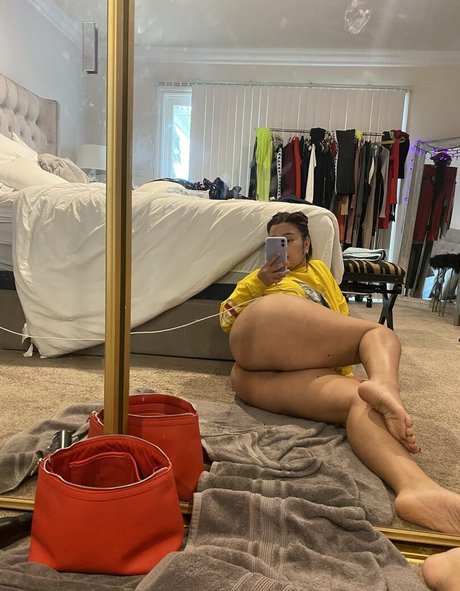 Desssyyy model naked images