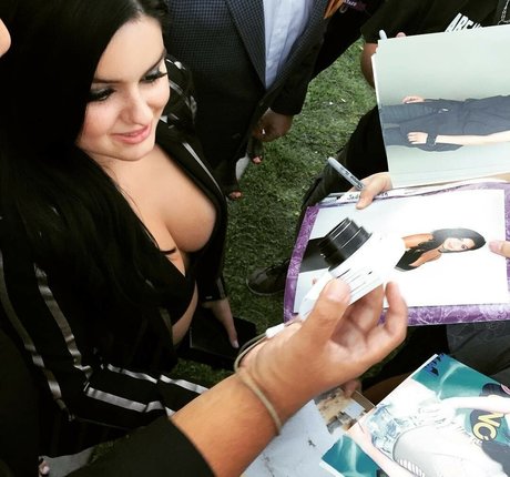 Ariel Winter high quality model image