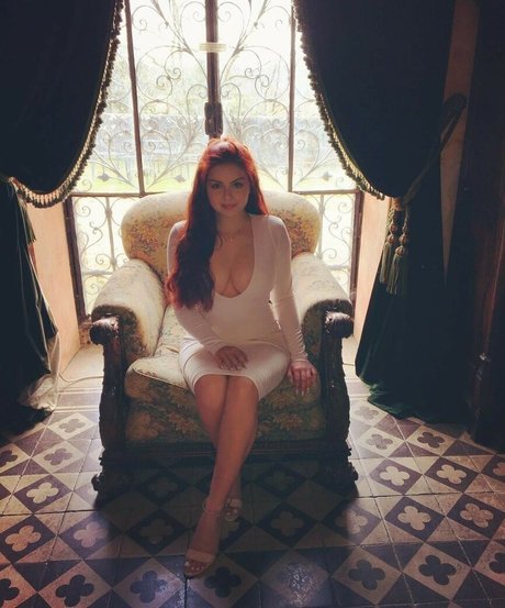 Ariel Winter art model archive