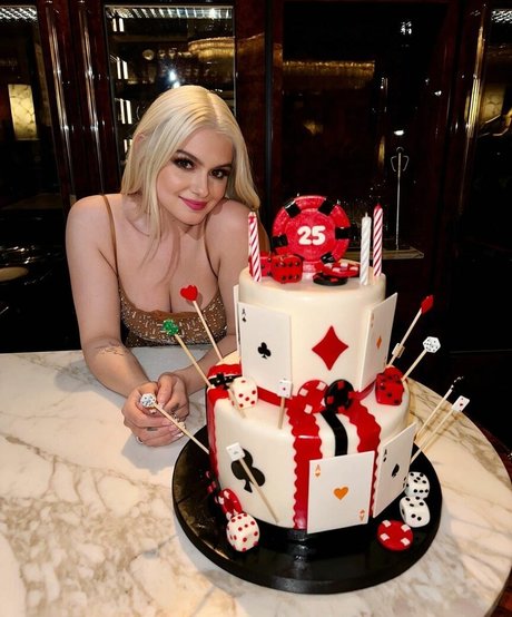 Ariel Winter sexy actress photo