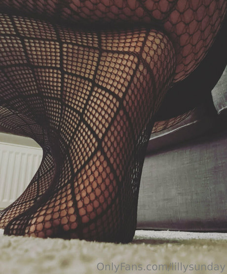 lillysunday model exclusive image