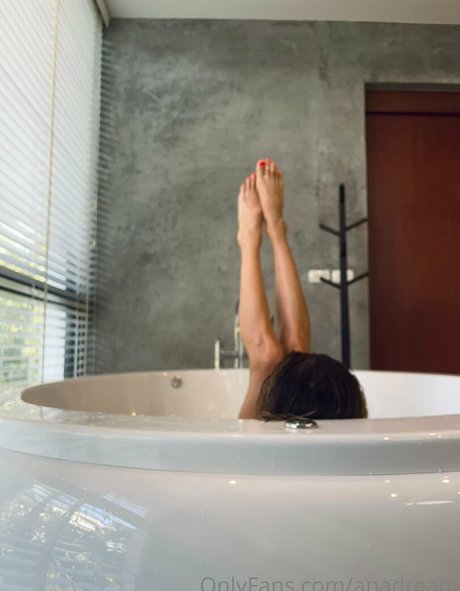 feet milf onlyfans sexy naked pic