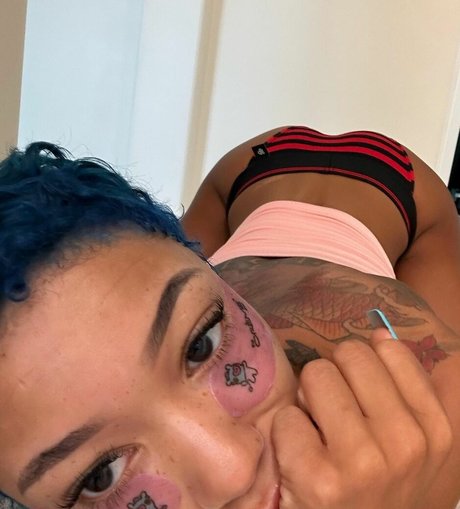 Coi Leray star pornographic pics