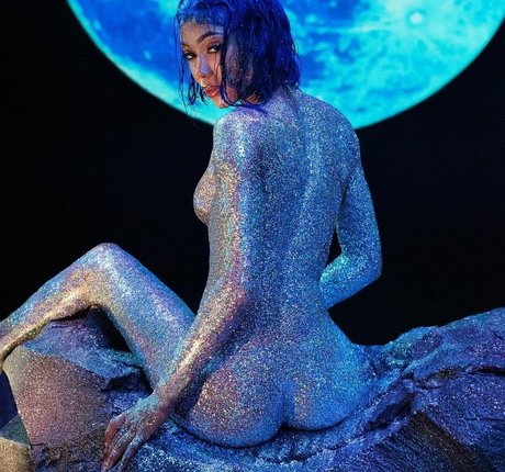 Coi Leray naked model photo