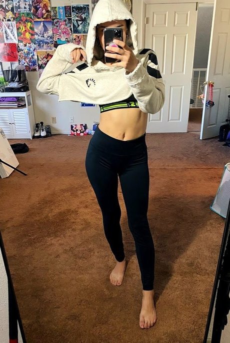 Ohnips model nude img