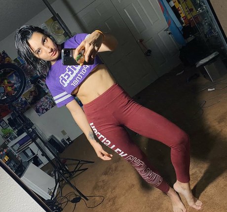 Ohnips model beautiful photo