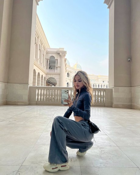 LilyMayMac model high quality images