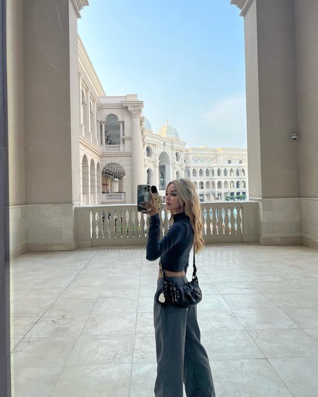 LilyMayMac model nude gallery