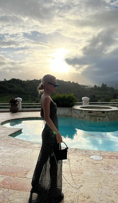 LilyMayMac model pretty photo