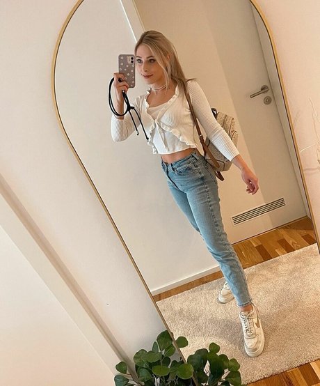 Milschbaum model sexy img