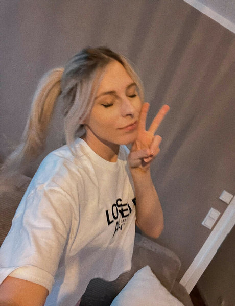 Milschbaum pornographic actress galleries