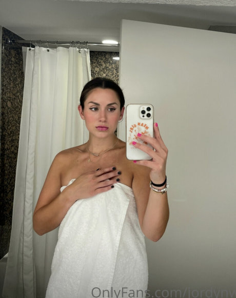 Jordyn Woodruff exclusive actress gallery