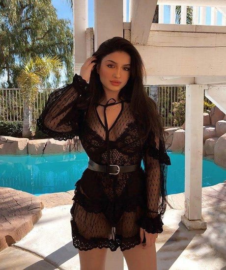 Alishba Sheikh art actress galleries