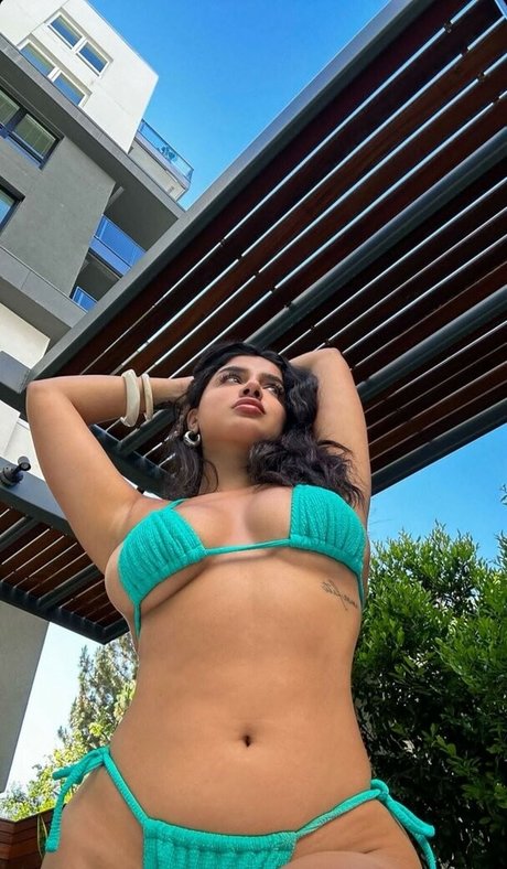 Alishba Sheikh hd model pictures