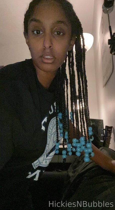 hickiesnbubbles nude actress photos