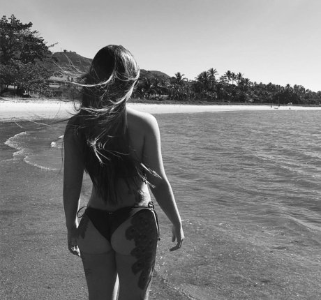 Emille Bee model perfect img