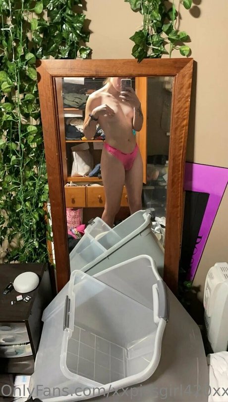 xxpissgirl420xx beautiful star image