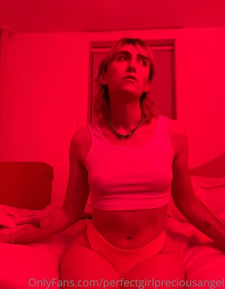 xxpissgirl420xx model pic