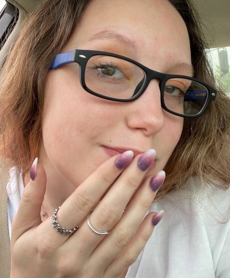 MuscleMommy002 model beautiful gallery