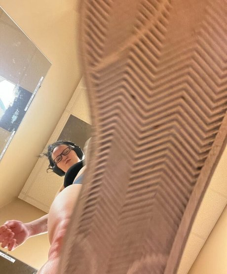 MuscleMommy002 exclusive model galleries