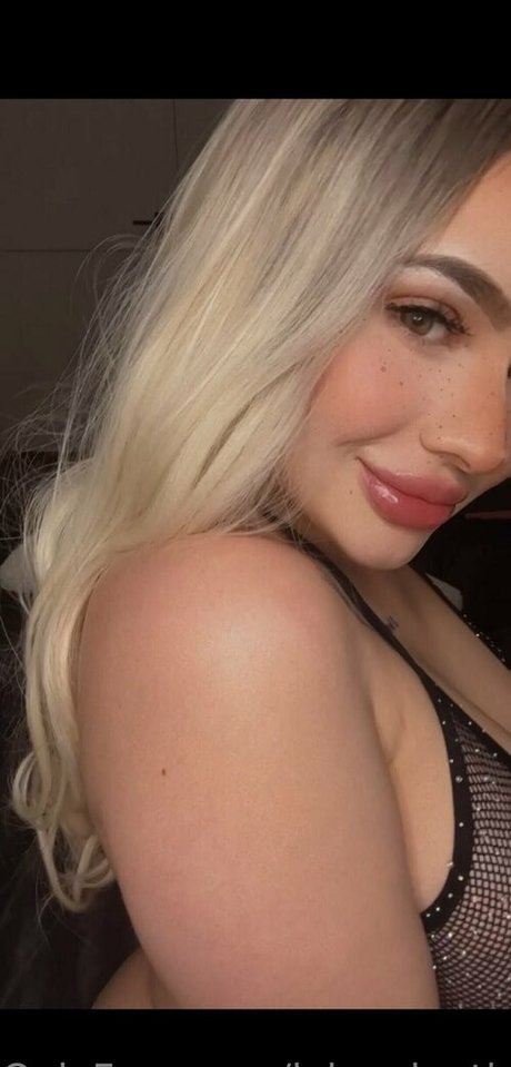 valentinee xo sexy pornstar photo