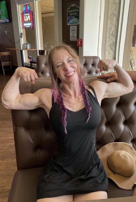 Wendy Lov free pornstar img