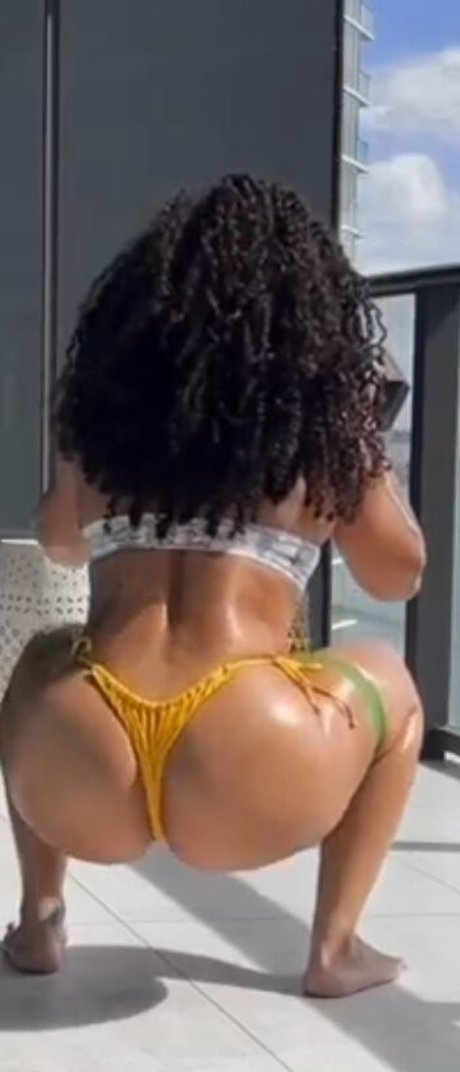 squat onlyfans pornographic photos