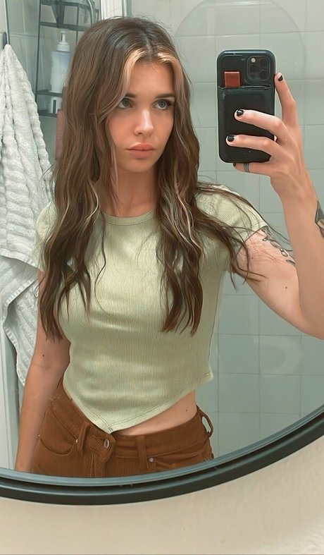 Samwitch model pretty pic