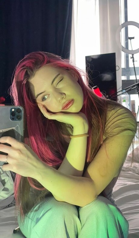 akyuliych pretty pornstar pictures