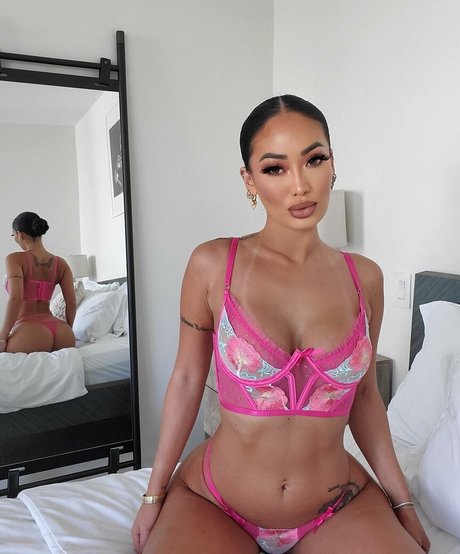 msangieang naked star image